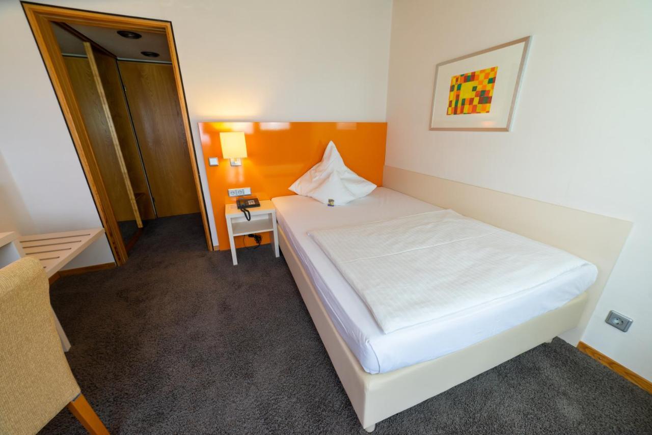 Stadt-Gut-Hotel Filderhotel Ostfildern Dış mekan fotoğraf
